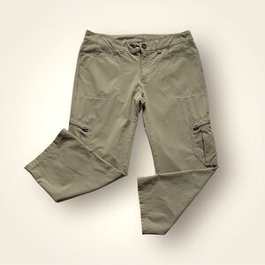 Patagonia Women’s Khaki Cargo Cropped Trekking Pants! Size 8!